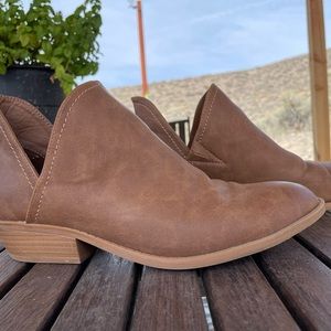 Universal Thread Cognac Ankle boots size 10